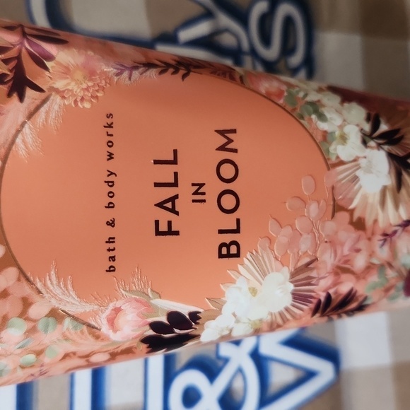 Bath &  Body Works Fall in Bloom Ultimate Hydration Body Cream - Picture 3 of 5